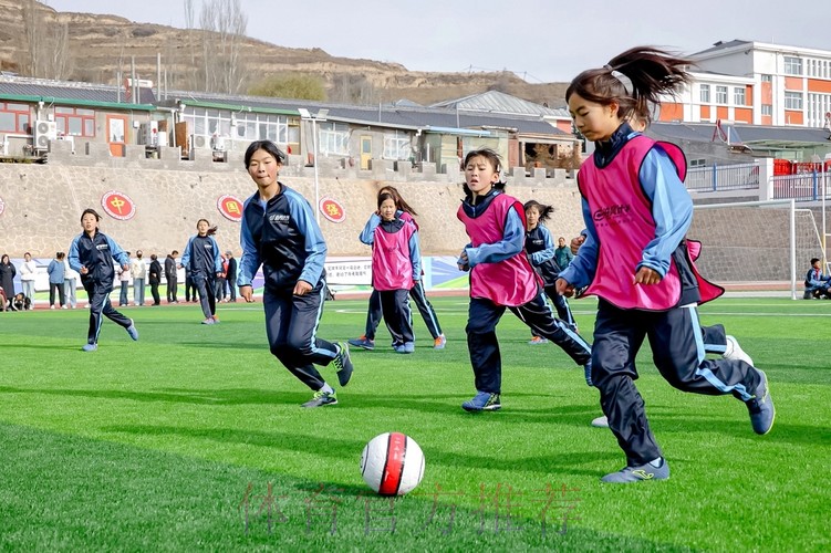 第九座玫瑰梦想球场落成 中国女足探营系列公益活动持续进行 第九座玫瑰梦想球场落成 中国女足探营系列公益活动持续进行